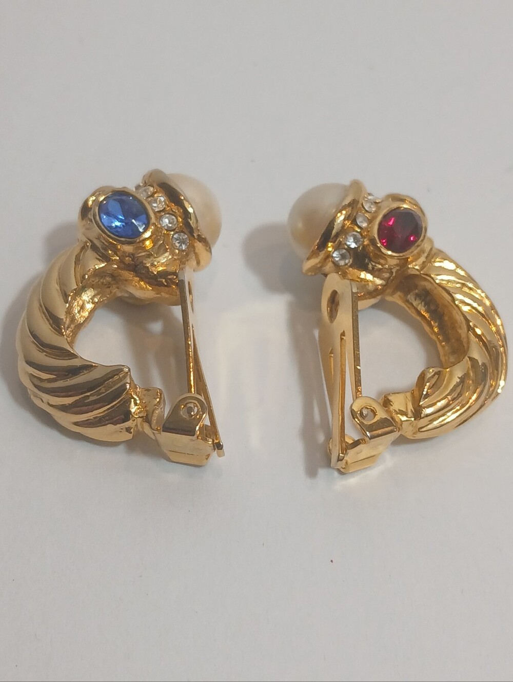 Vintage 1980's Twisted Cable Glass Mogul Crystals And Pearl Clip-on Earrings